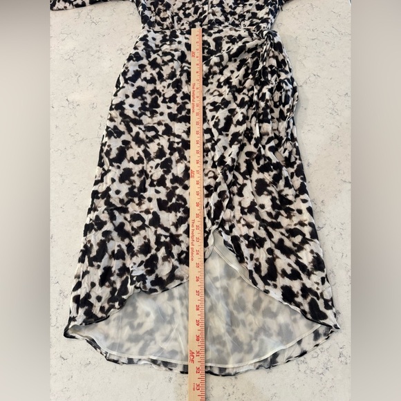 RAILS TYRA DRESS IN BLURRED
CHEETAH Women’s Size S Black White NWT $268 - Picture 10 of 14
